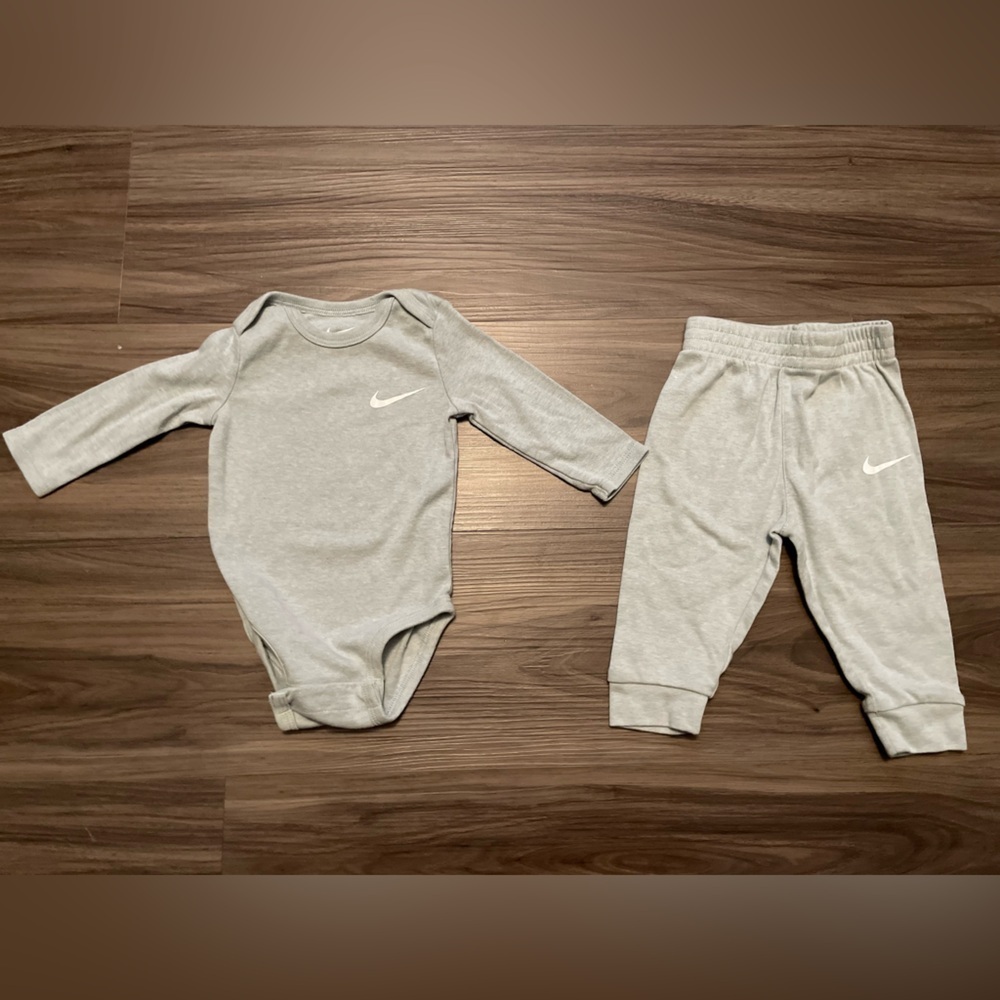 Nike Baby Sage Green Gray Long sleeve and Pants Matching Set size 6M